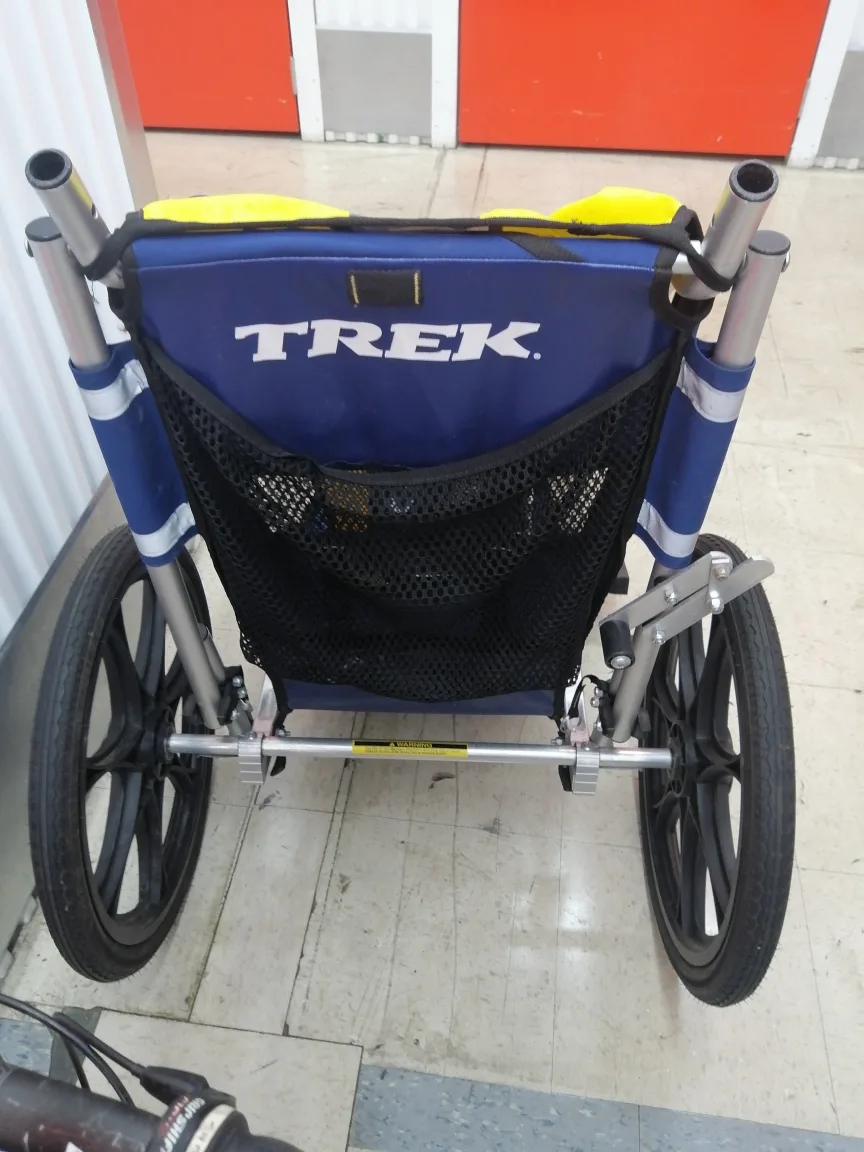Trek Bike Trailer - Blue and Yellow image indicator(2)