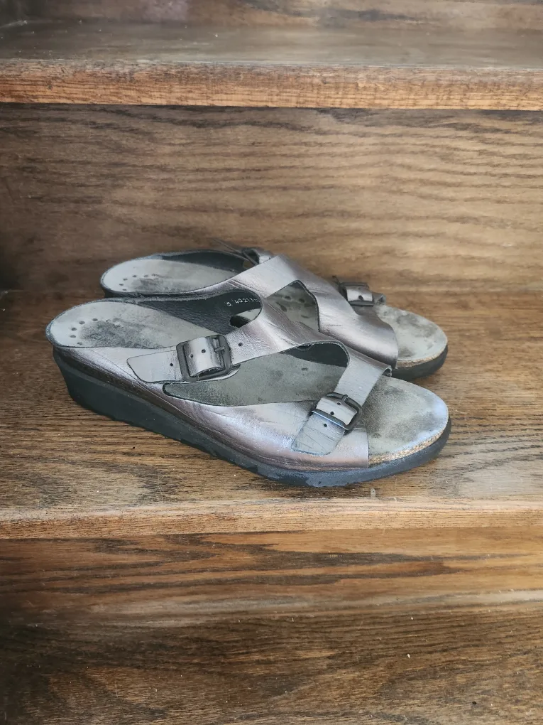 Mephisto Helen Metallic Leather Sandals Size 40 image indicator(3)