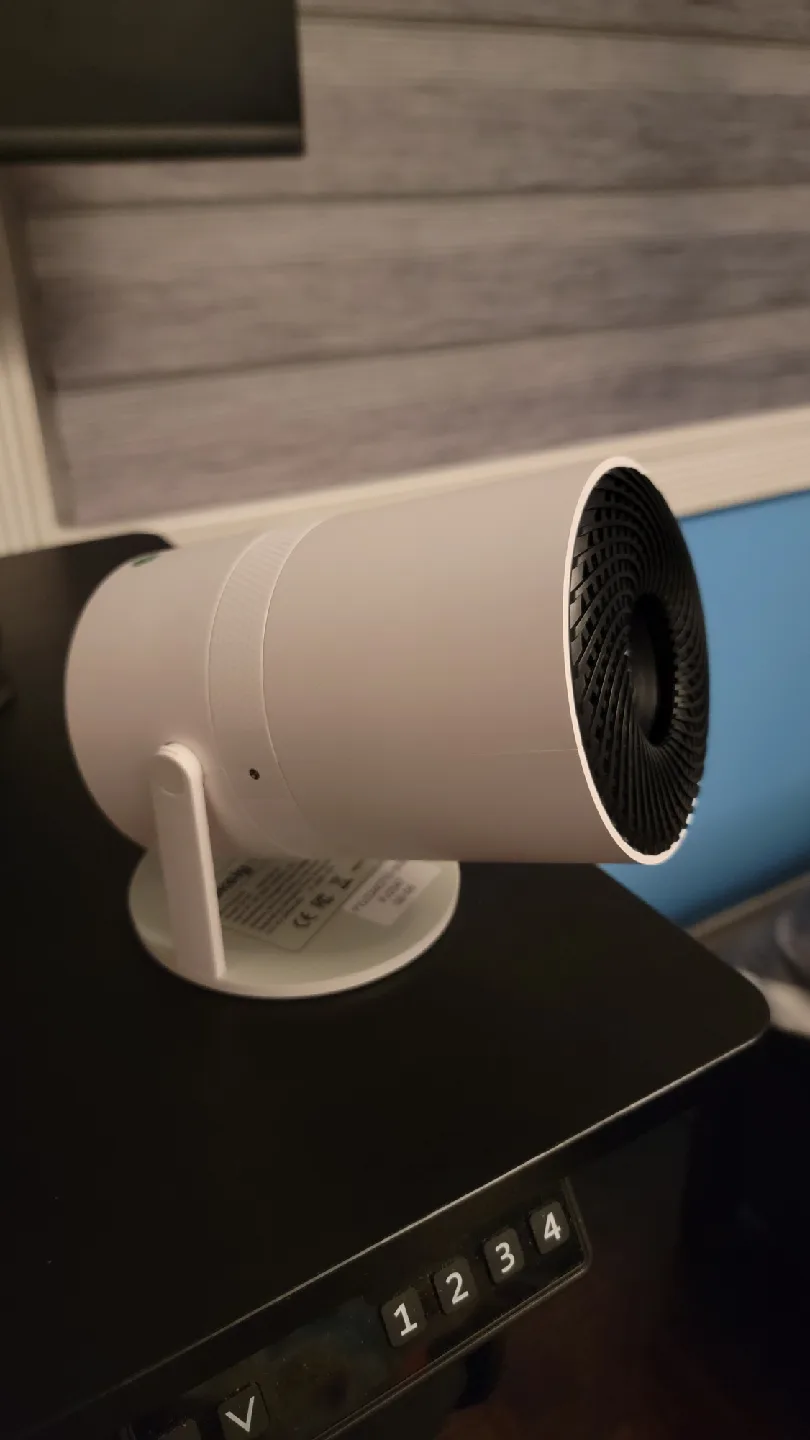 Eokeily Freestyle Projector - Portable and Versatile image indicator(2)