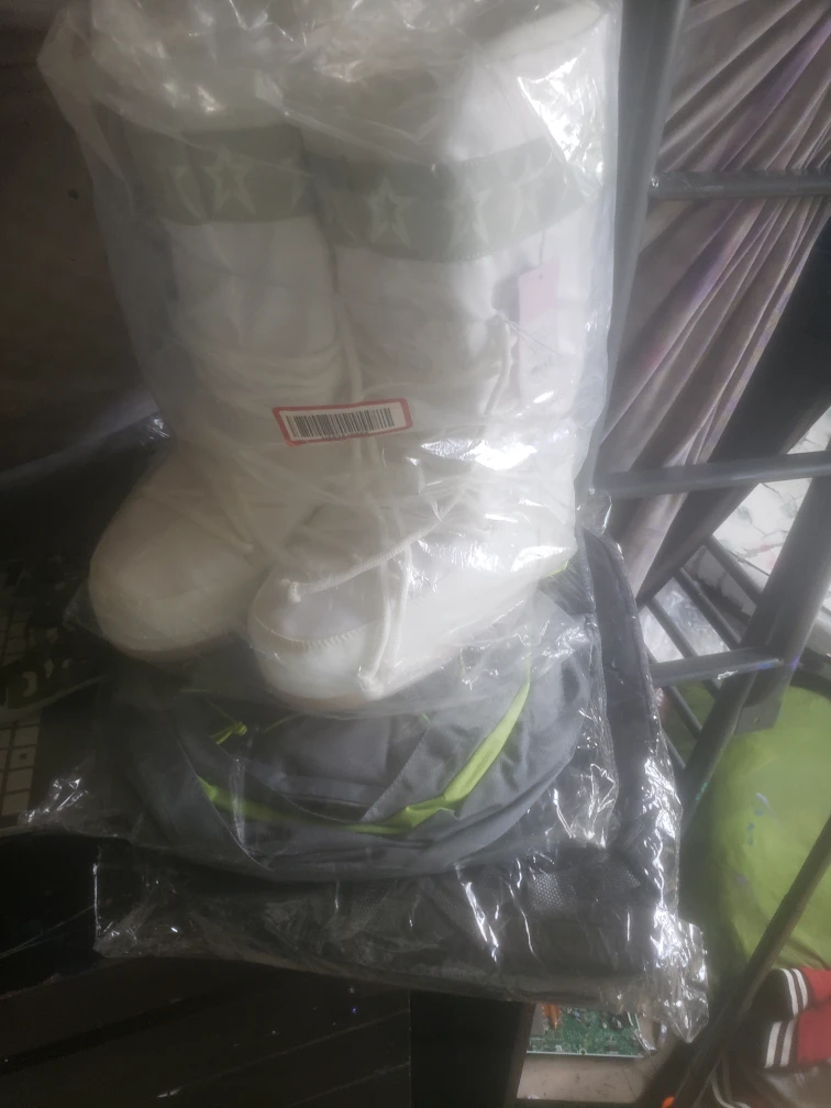 Mixed Lot: Phones, Shoes, Laptop, Boots, Accessories - photo 5