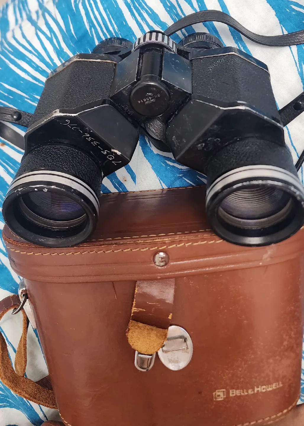 Bell & Howell 8x40 Binoculars with Case image indicator(9)