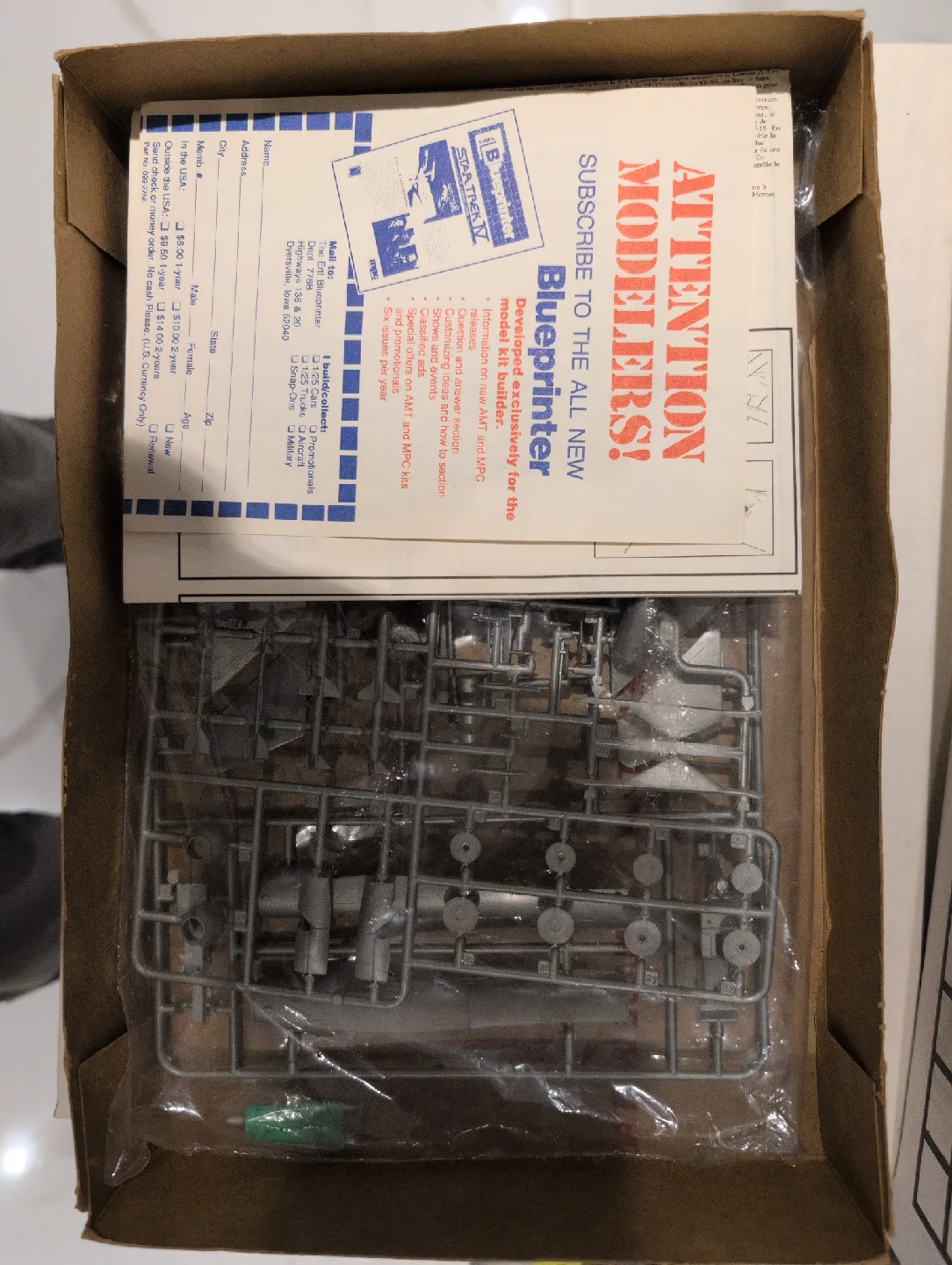 ERTL McDonnell Douglas F-18A Hornet Model Kit image indicator(2)