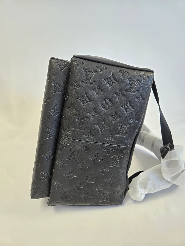 LV backpack image indicator(7)