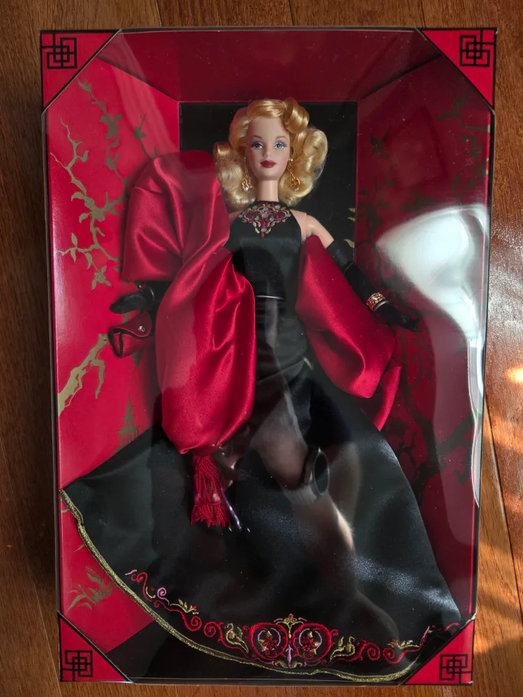 Collector Barbie Mann's Chinese Theatre (Limited Edition) NIB image indicator(3)