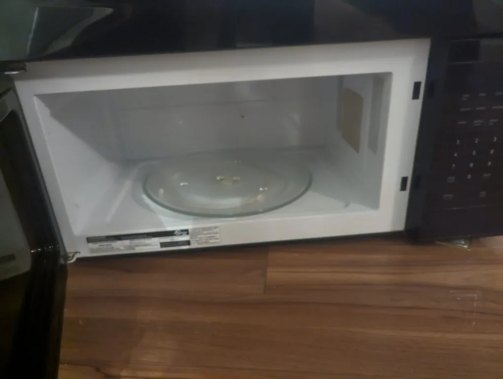 Black Over-the-Range Microwave image indicator(2)