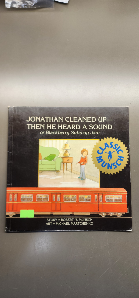 Jonathan Cleaned Up - Robert Munsch Book