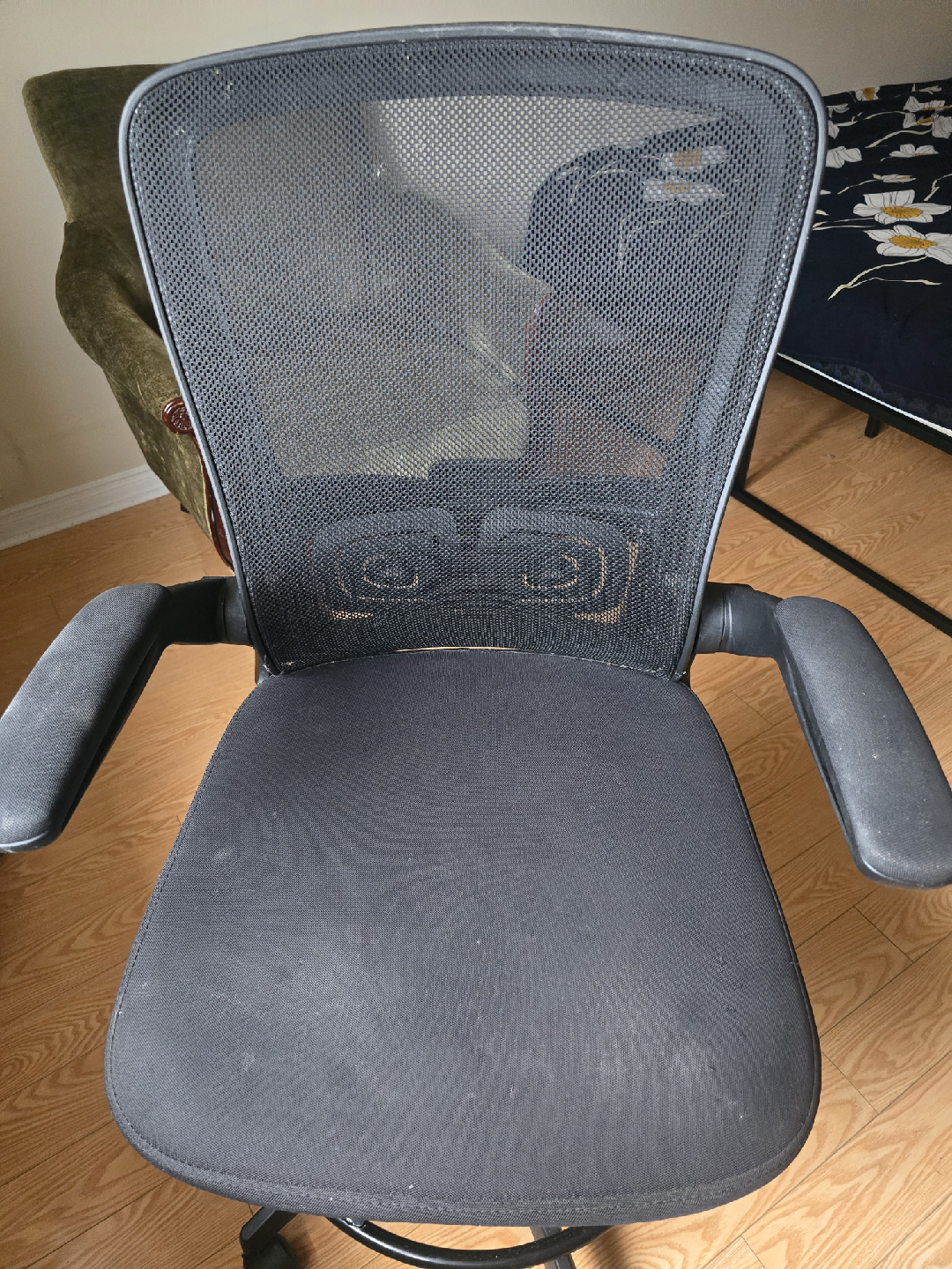 Black mesh office chair - photo 3