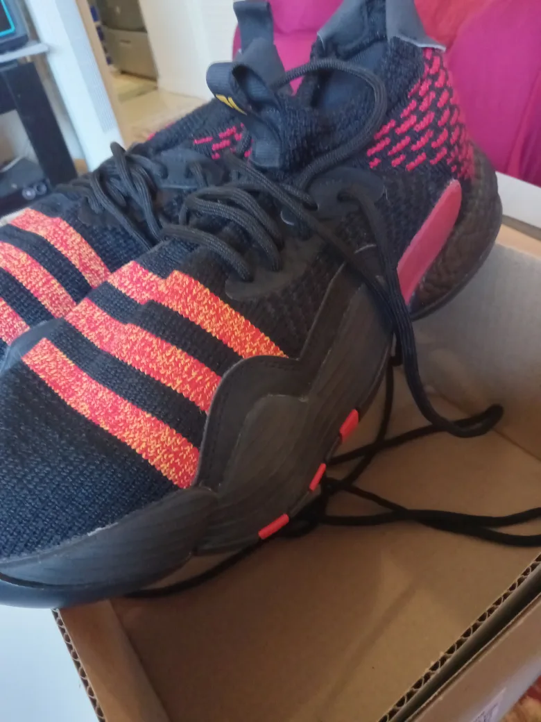 tray young Basketball Shoes image indicator(2)