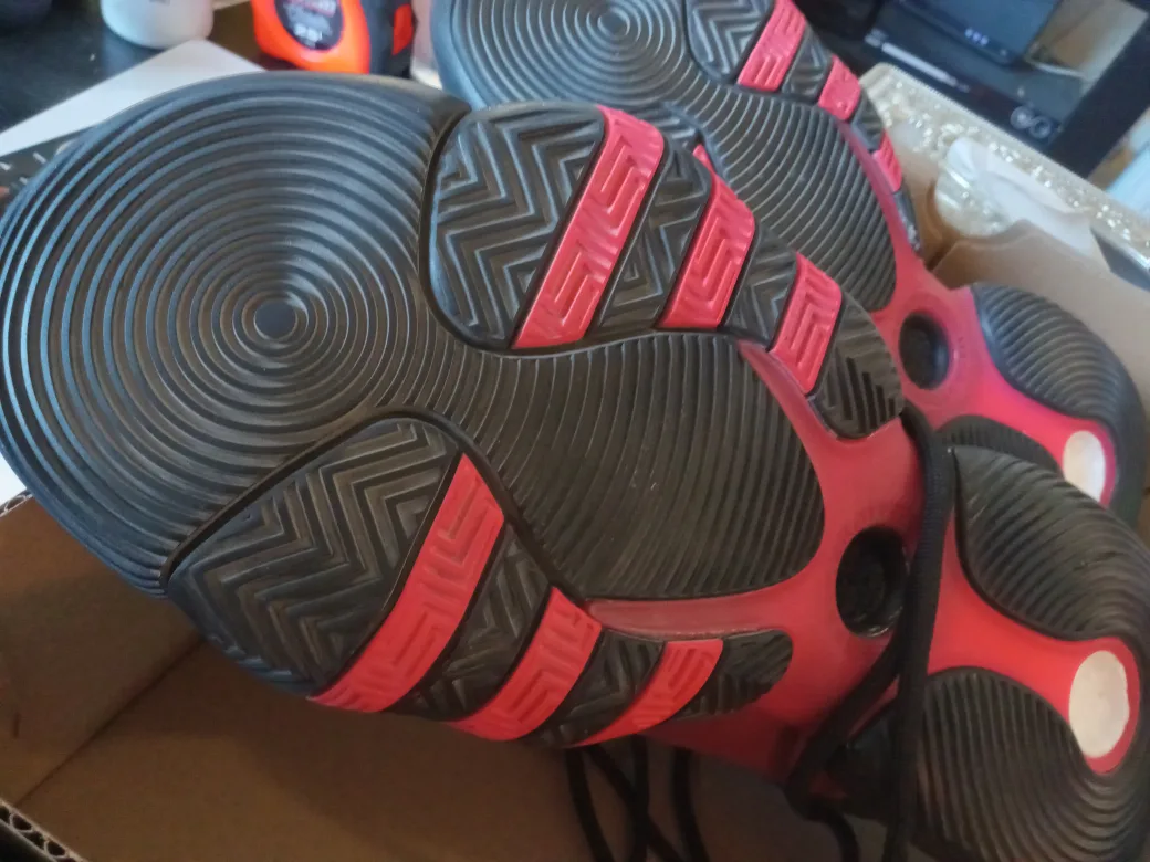 tray young Basketball Shoes image indicator(7)