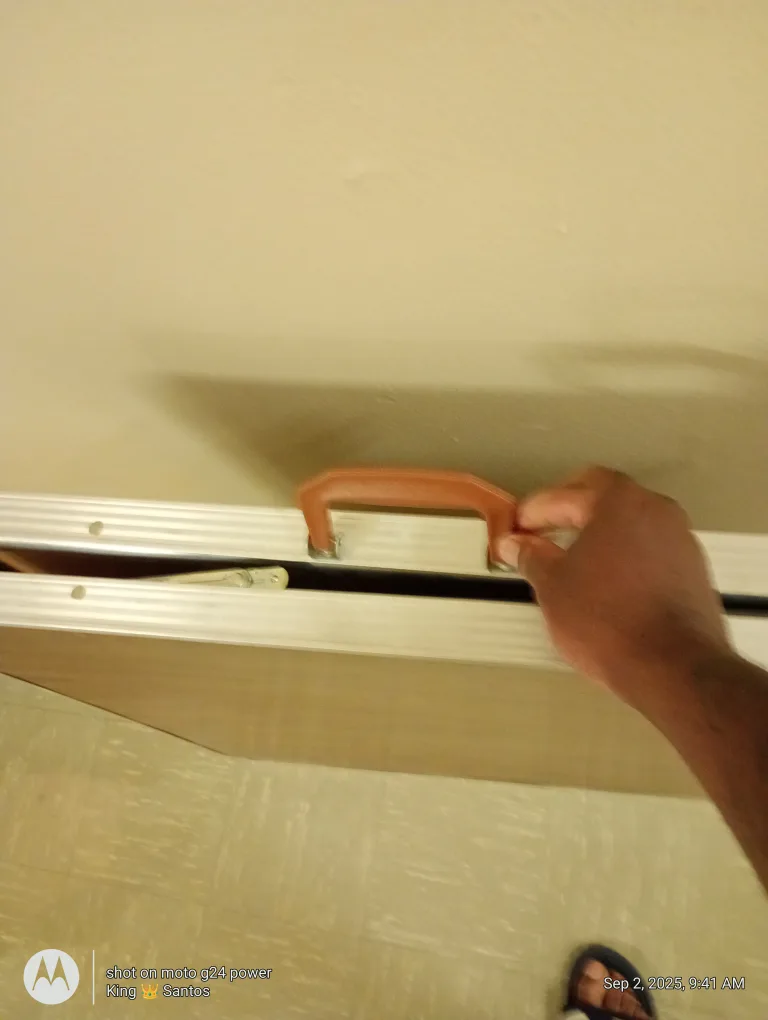 Folding Table - Portable and Convenient! thumbnail