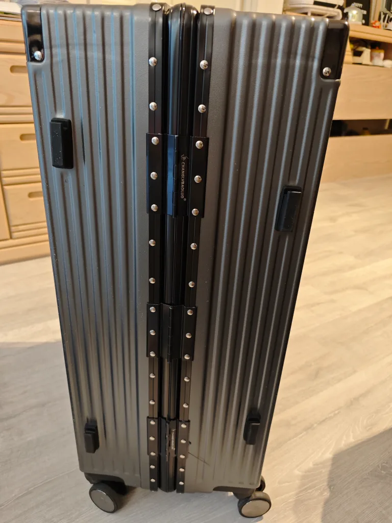 Checked Luggage Suitcase image indicator(3)