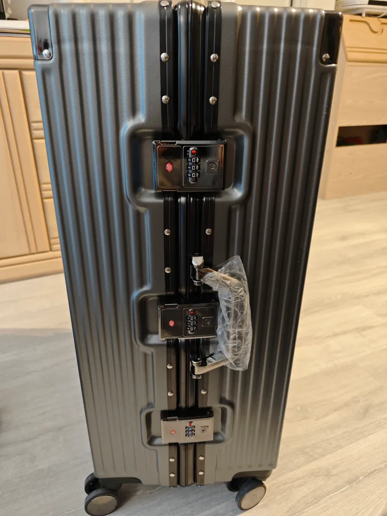 Checked Luggage Suitcase image indicator(4)