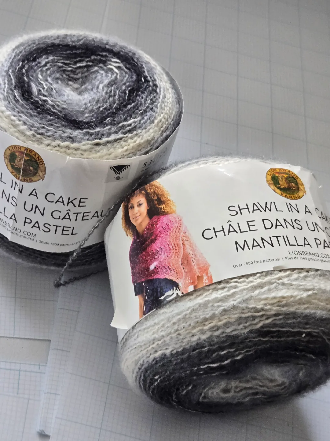 2 balls of yarn : Lion Brand Shawl in a cake 🩶 image indicator(2)