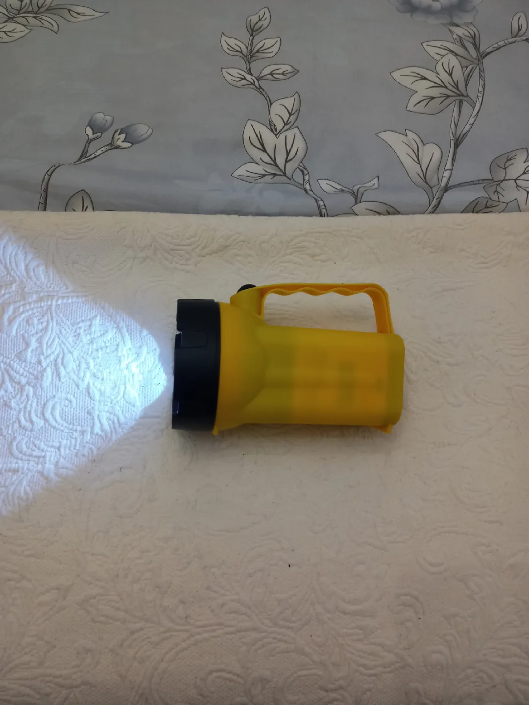 LED 6 Volt Flashlight thumbnail