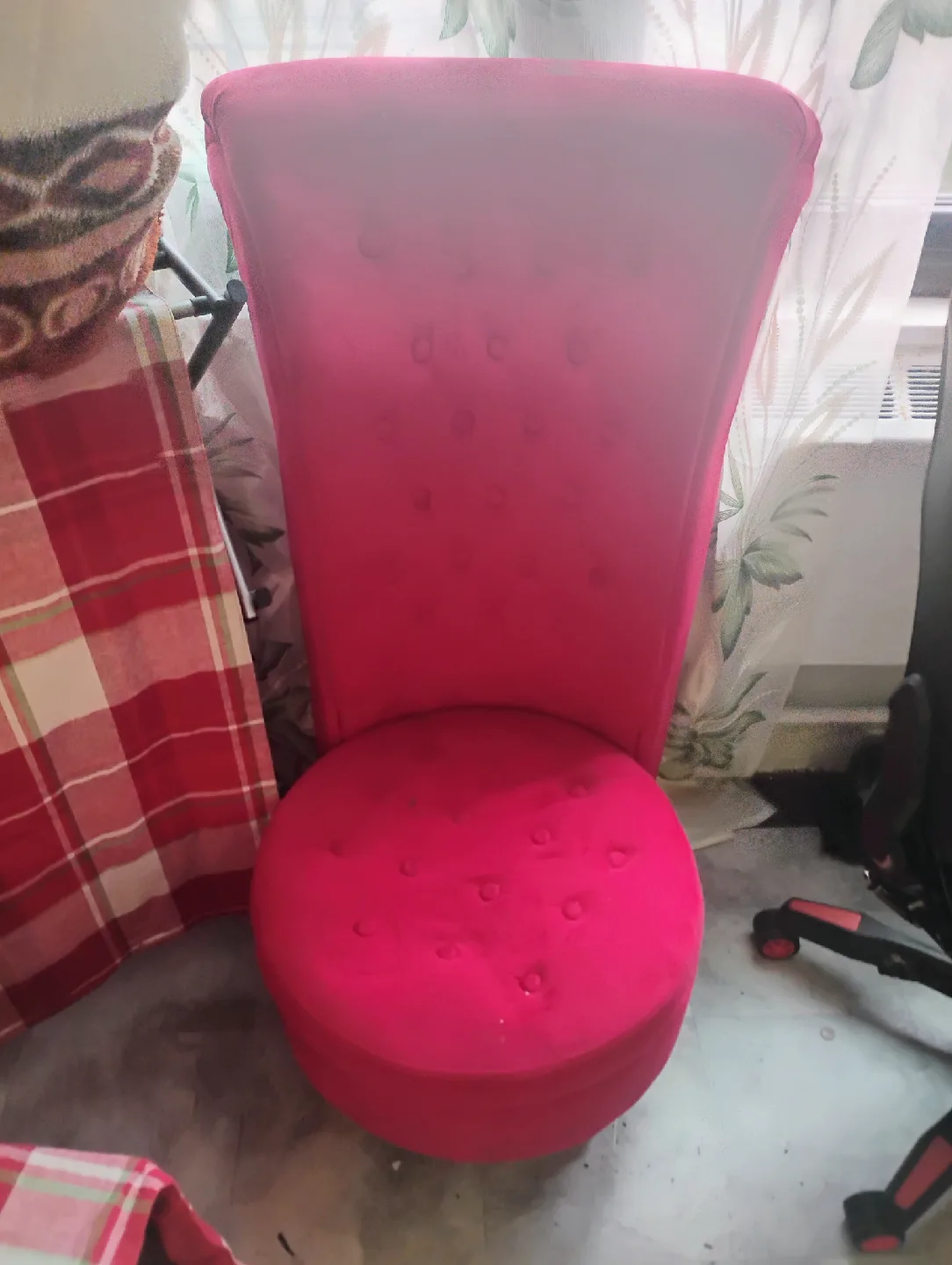 Pink Tufted Accent Chair thumbnail