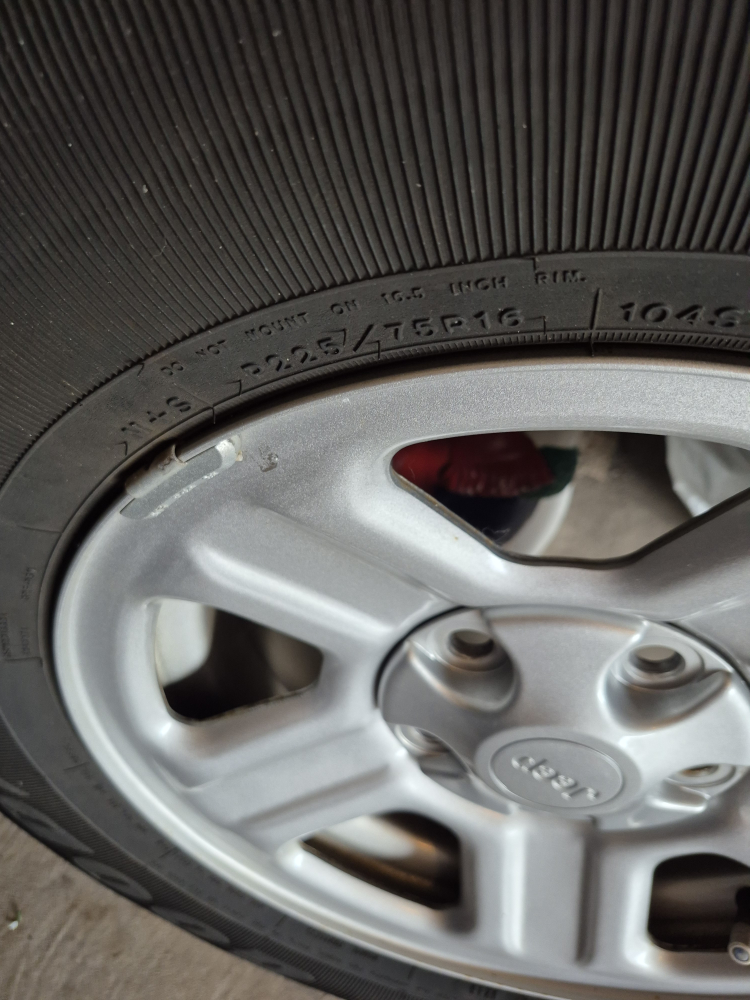 Jeep Wrangler Tire 225/75R16 - photo 2