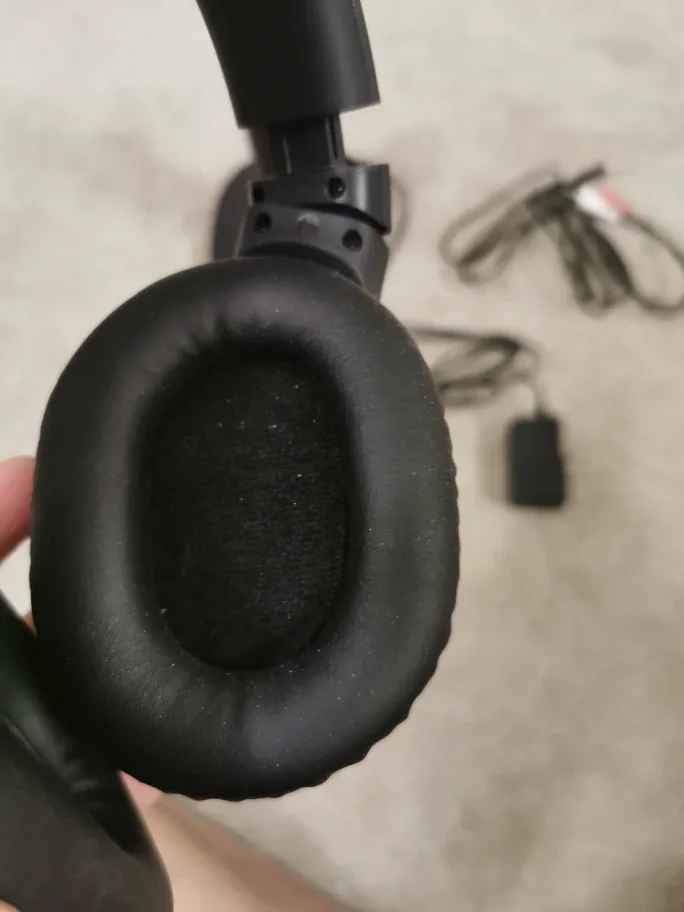 Sony RF400 Wireless Home Theater Headphones image indicator(4)