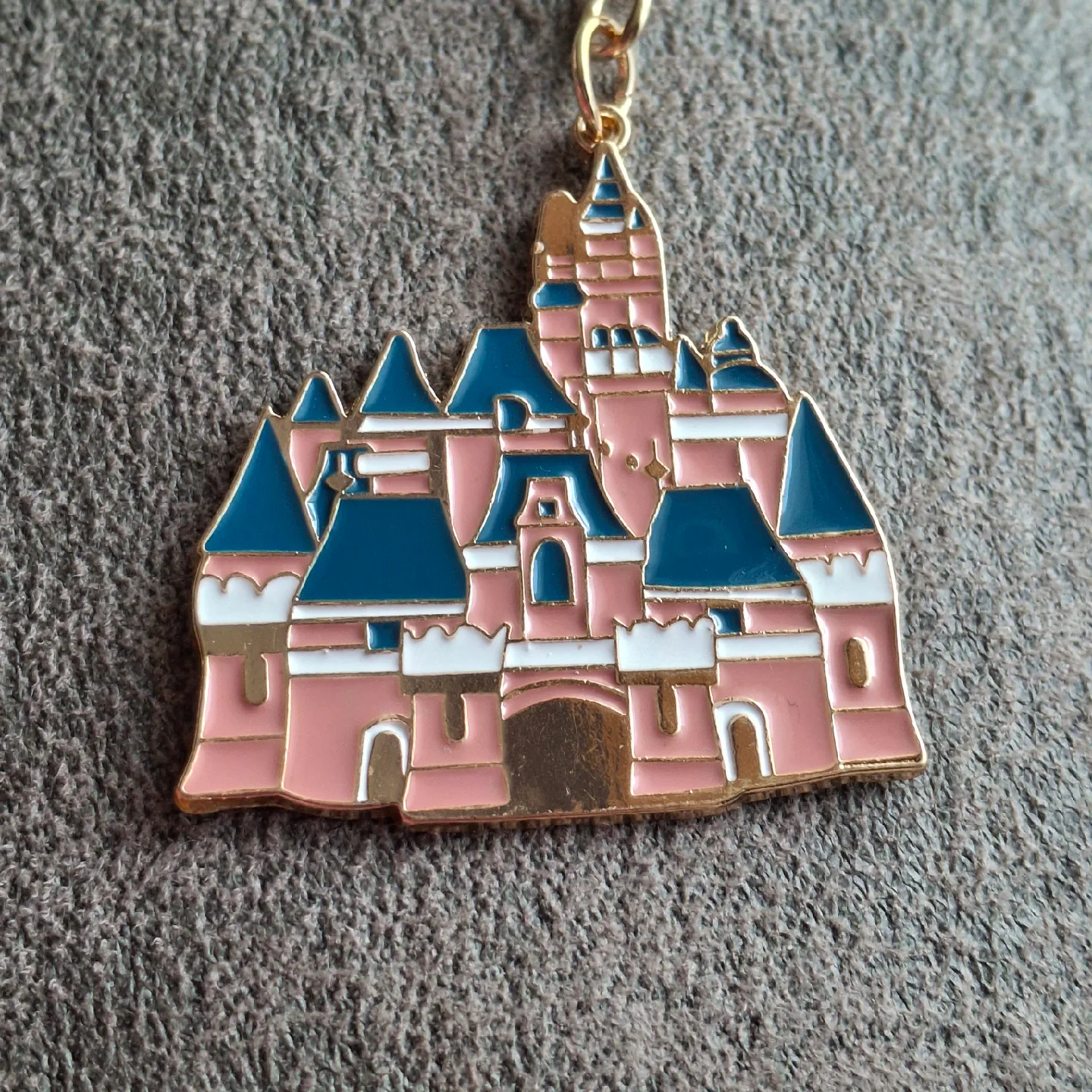 Disney Castle Keychain image indicator(2)