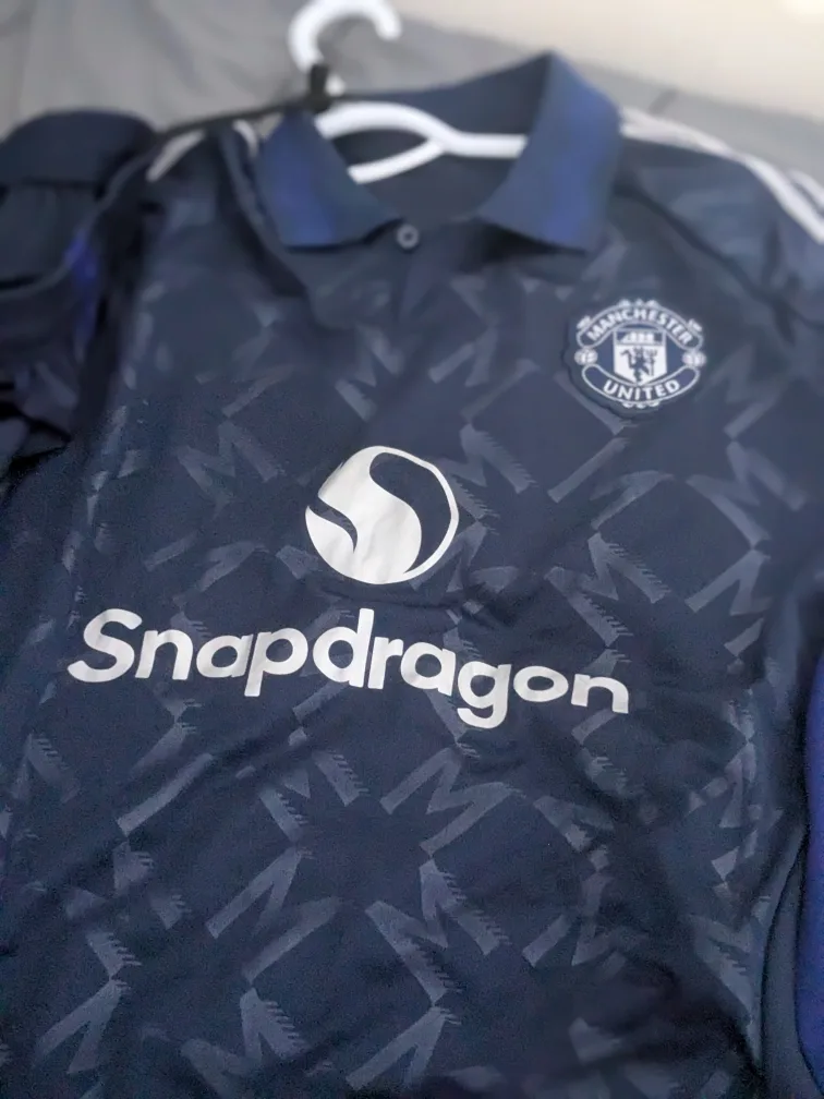 Manchester United  Away Jersey Mainoo #37 image indicator(2)