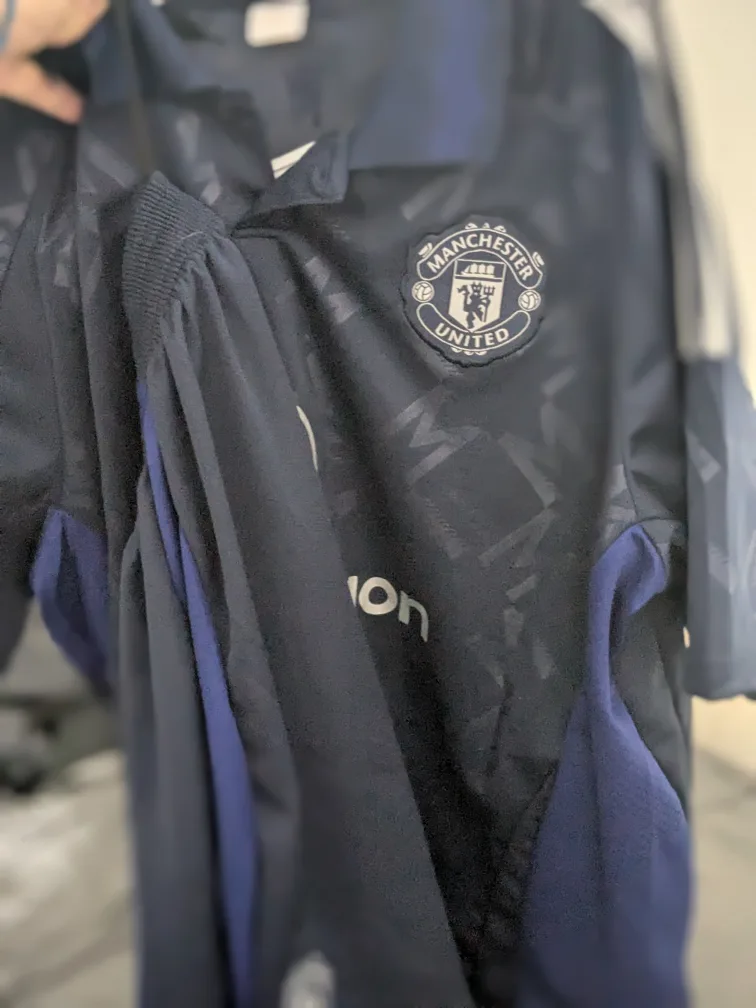 Manchester United  Away Jersey Mainoo #37 image indicator(4)