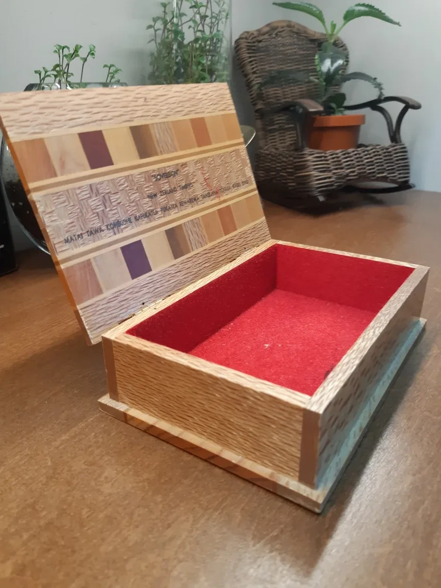 Vintage Sovereign Woodware Handcrafted box from New Zealand image indicator(10)