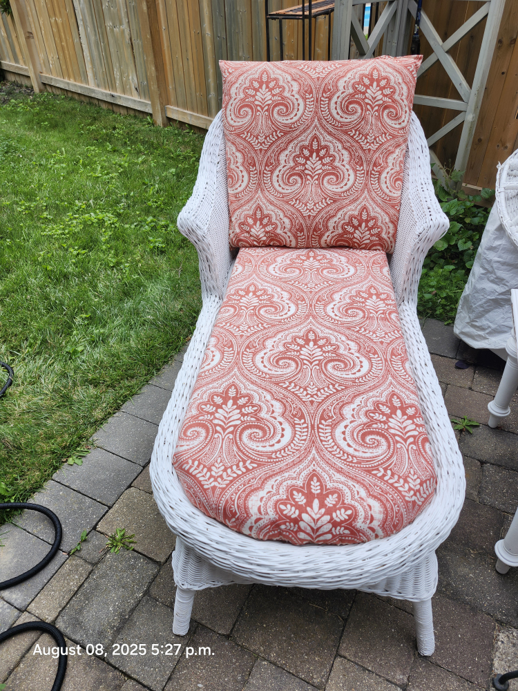 Vintage Wicker Chase Lounge w/Chair with Cushion