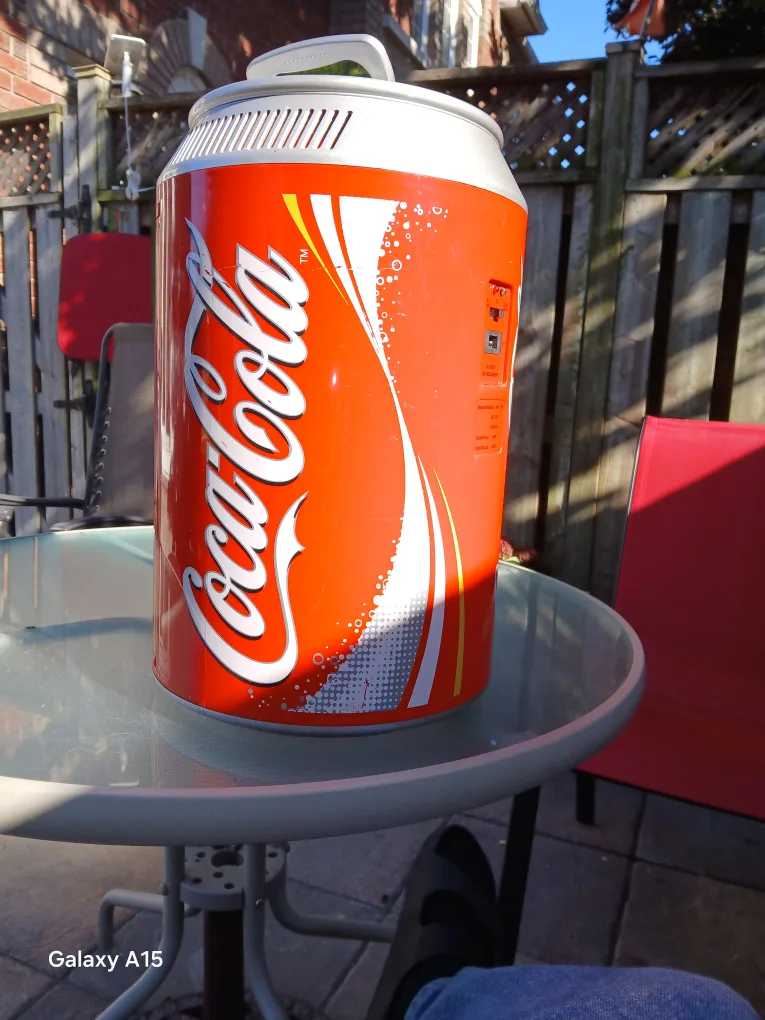 Coca-Cola Can Shaped Mini Fridge image indicator(3)