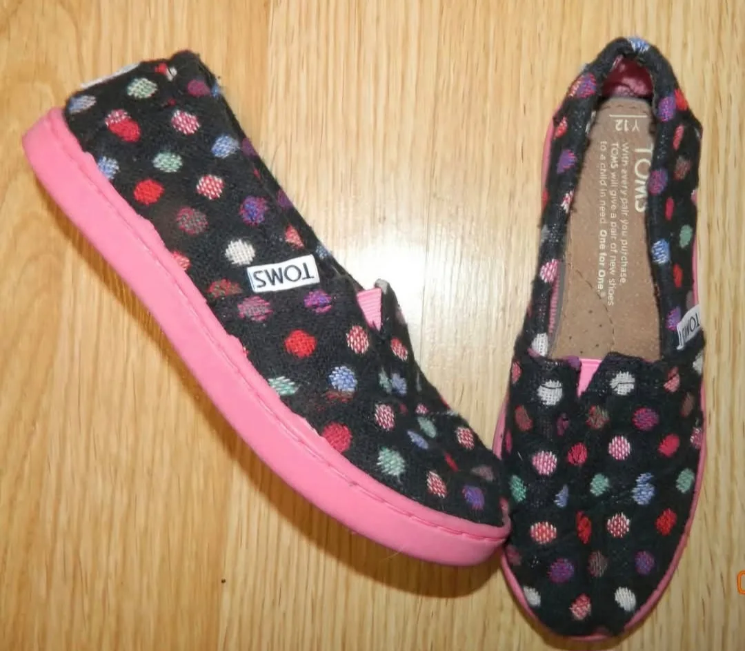 TOMS Youth Size 12 Slip-On Shoes thumbnail