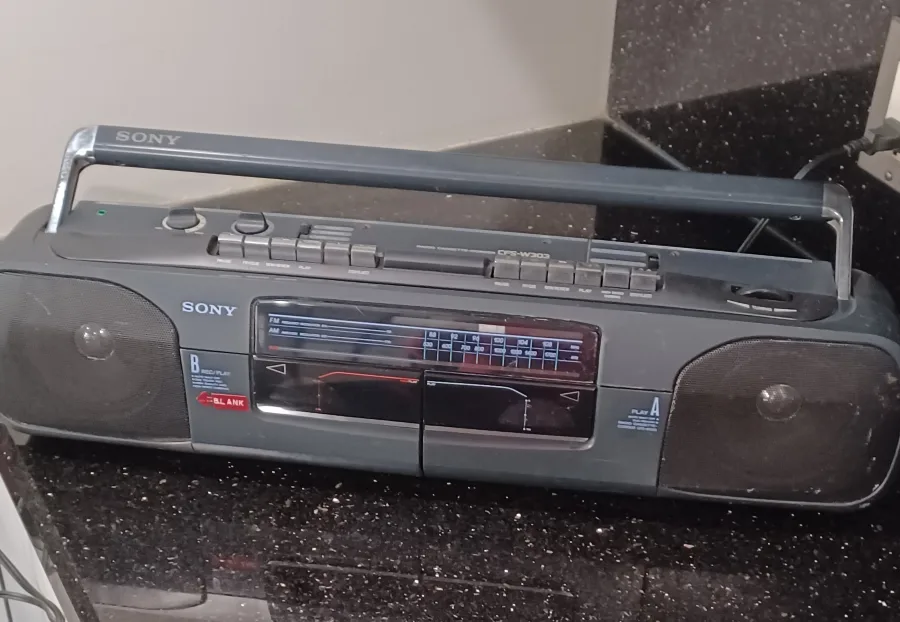 Sony CFS-W303 Boombox Radio Cassette Recorder image indicator(2)