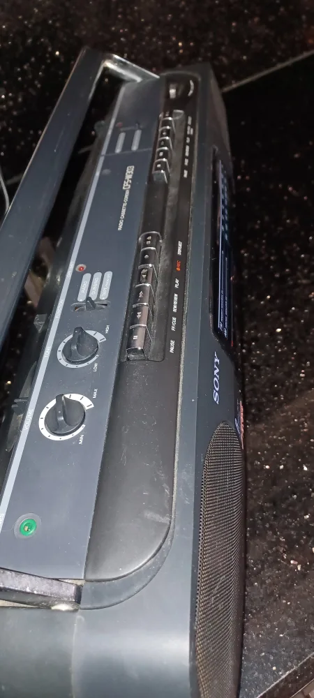 Sony CFS-W303 Boombox Radio Cassette Recorder image indicator(4)