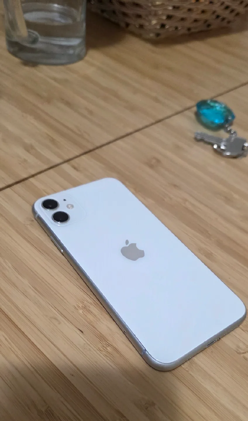 iPhone 11 - 128gb thumbnail