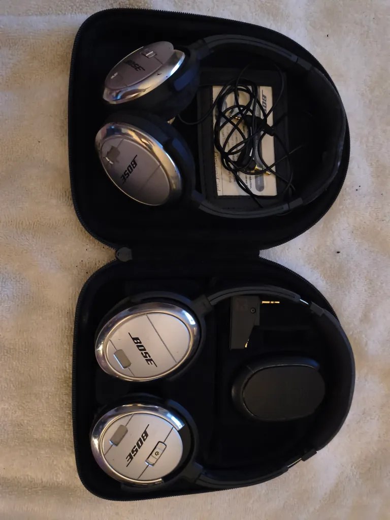 Bose QuietComfort 3 Acoustic Noise Cancelling Headphones image indicator(4)