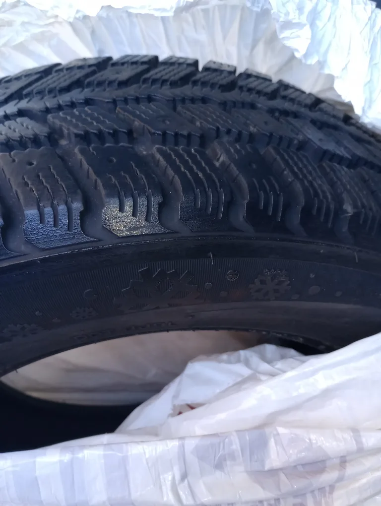 Winter Tires / 205 / 65 / 15 image indicator(2)