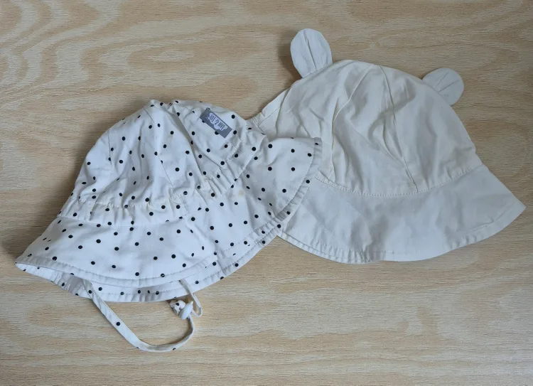Baby Girl Dress & 2 Hats image indicator(3)