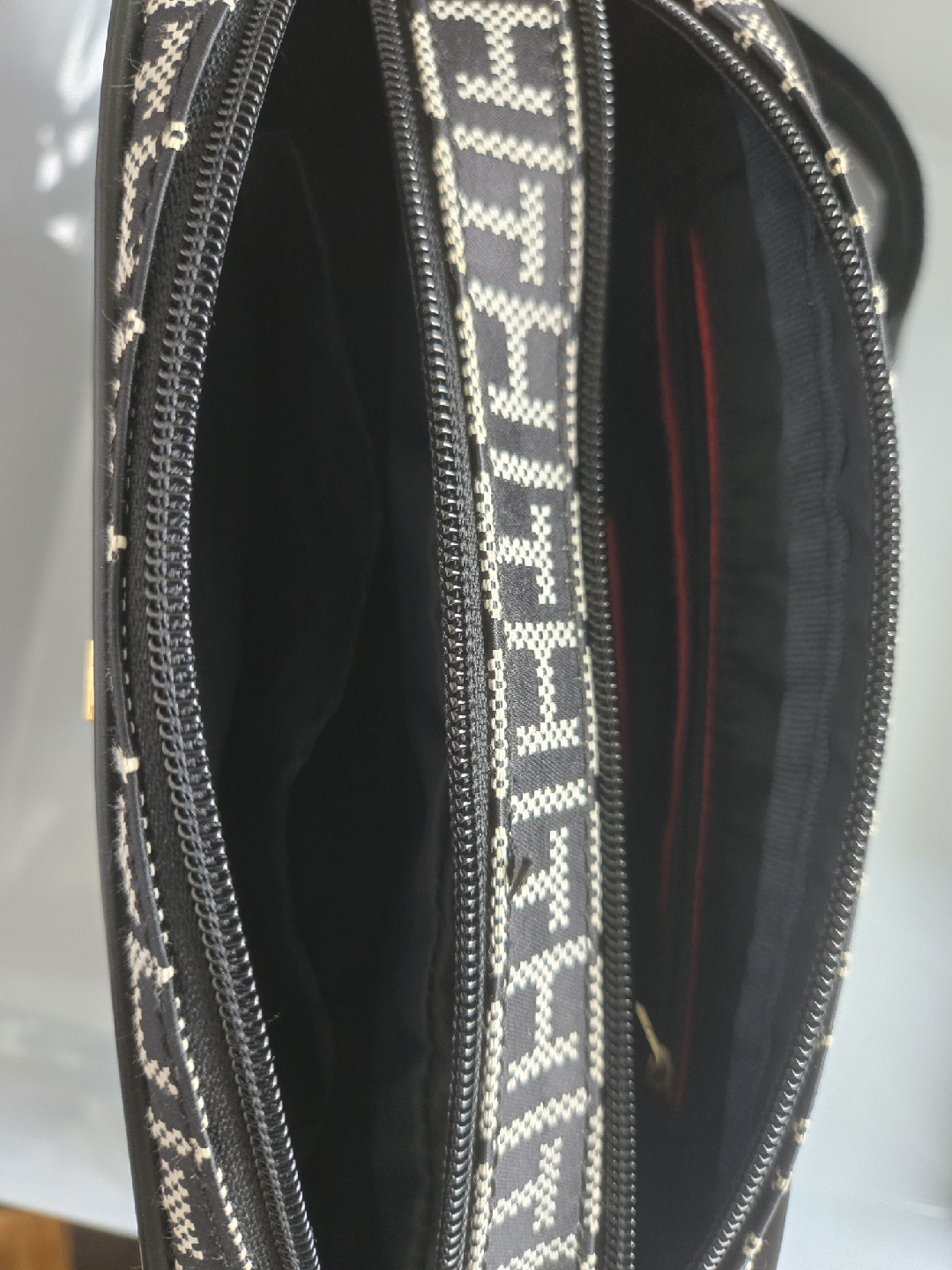 Tommy Hilfiger Black/White Crossbody Bag - photo 5
