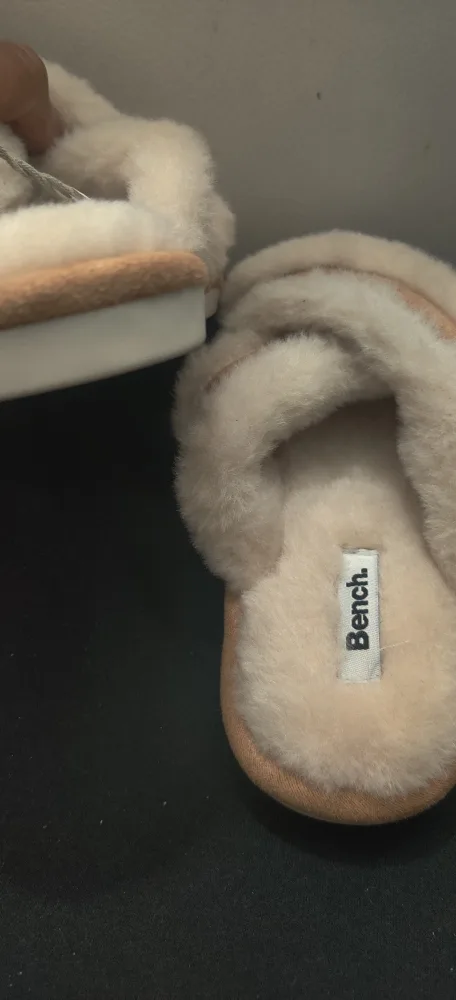 New Bench Beige Junior S/P Slippers kids size 1 image indicator(5)