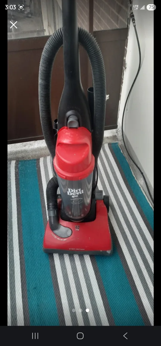 Dirt Devil Featherlite Bagless Upright Vacuum thumbnail