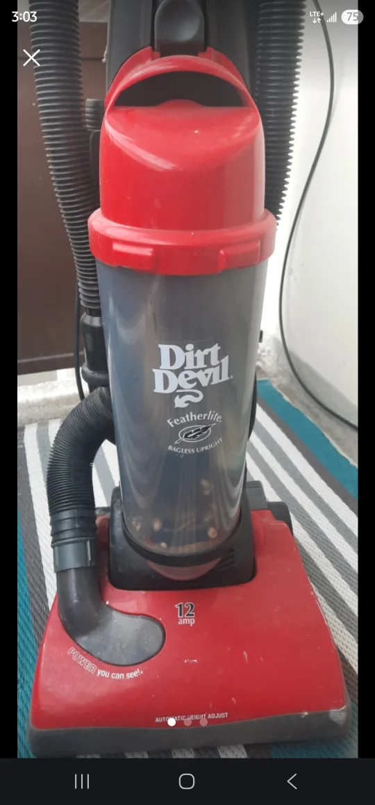 Dirt Devil Featherlite Bagless Upright Vacuum image indicator(3)