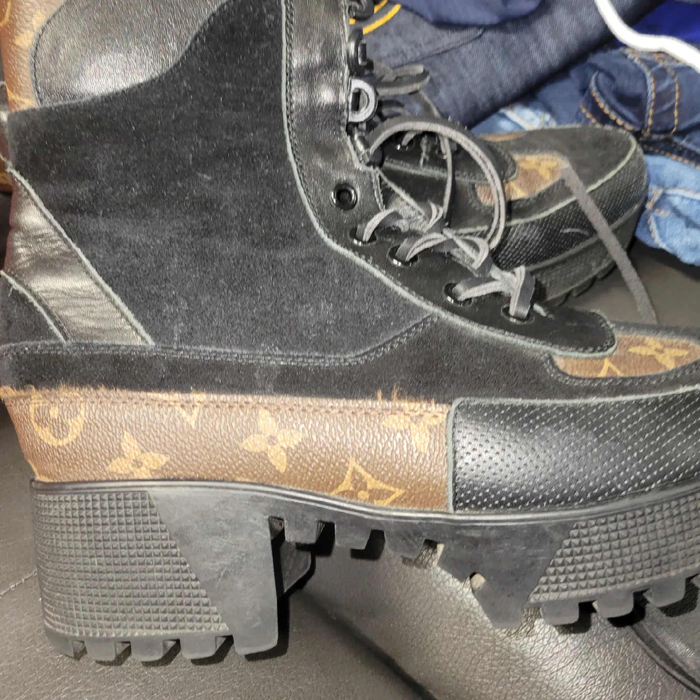 luis vuitton lady shoe thumbnail