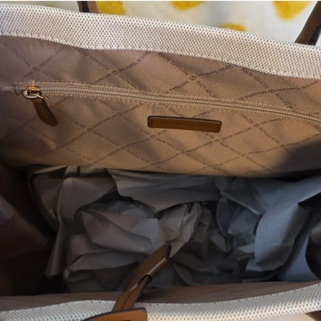 Michael Kors Large Tote Bag image indicator(5)