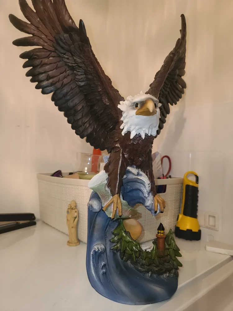 Eagle Figurine thumbnail