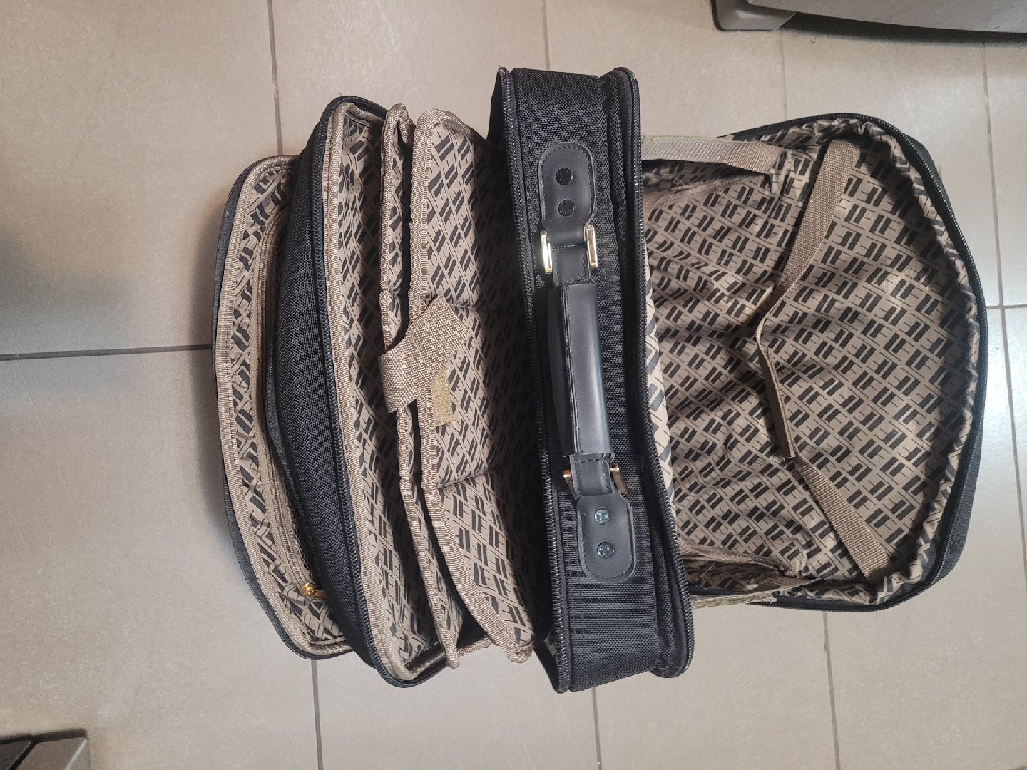 London Fog Black Rolling Carry-On Suitcase - photo 4