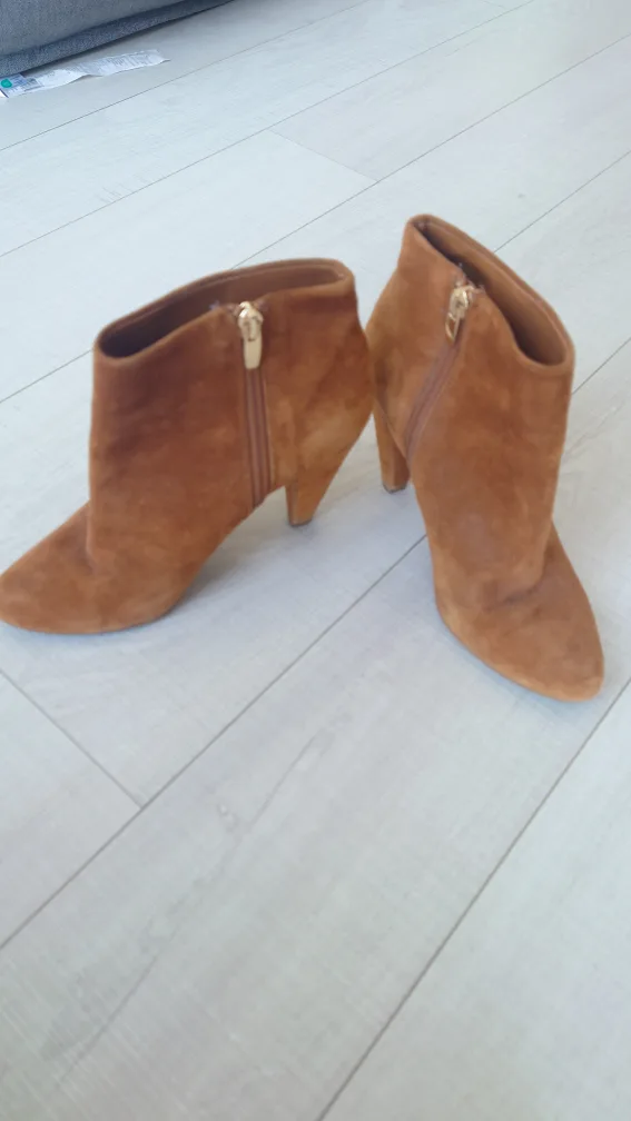 Aldo Brown/ Tan Suede Ankle Boots - Size 6 thumbnail