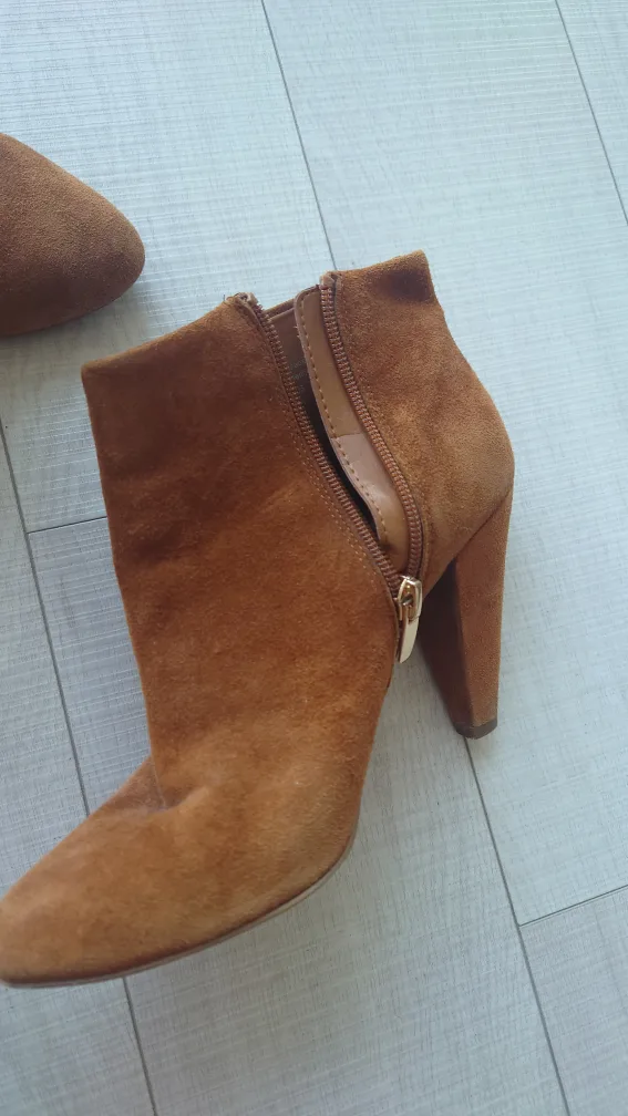 Aldo Brown/ Tan Suede Ankle Boots - Size 6 image indicator(4)