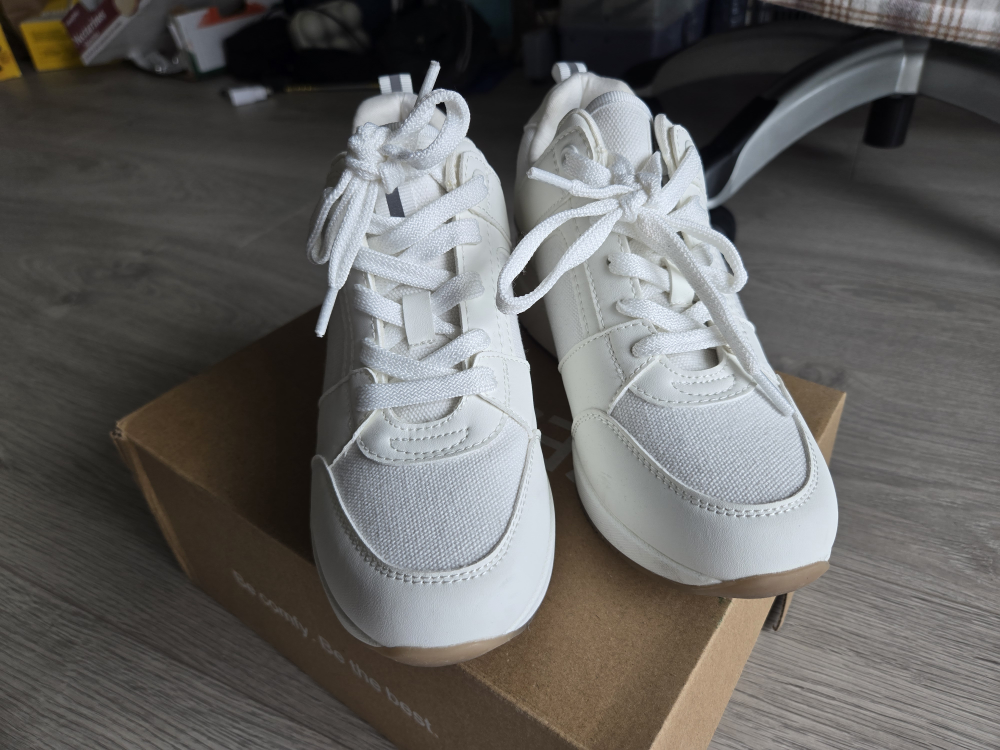 White Fashion platform Sneakers - Size 7.5 runs small - photo 2