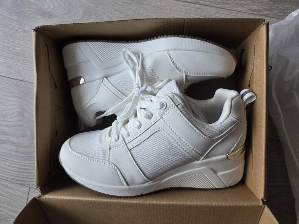 White Fashion platform Sneakers - Size 7.5 runs small - photo 4
