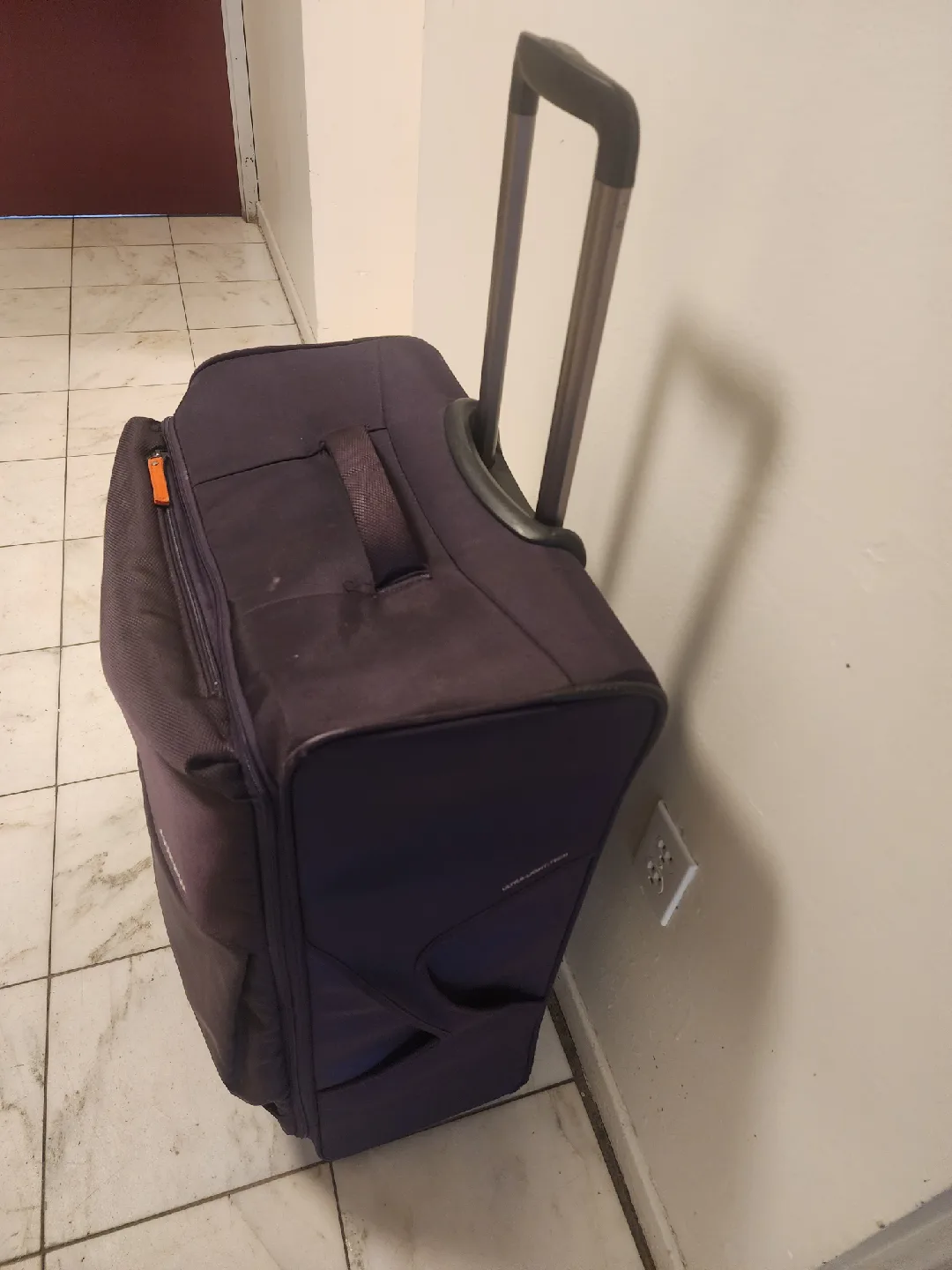 American Tourister Purple Rolling Suitcase image indicator(2)