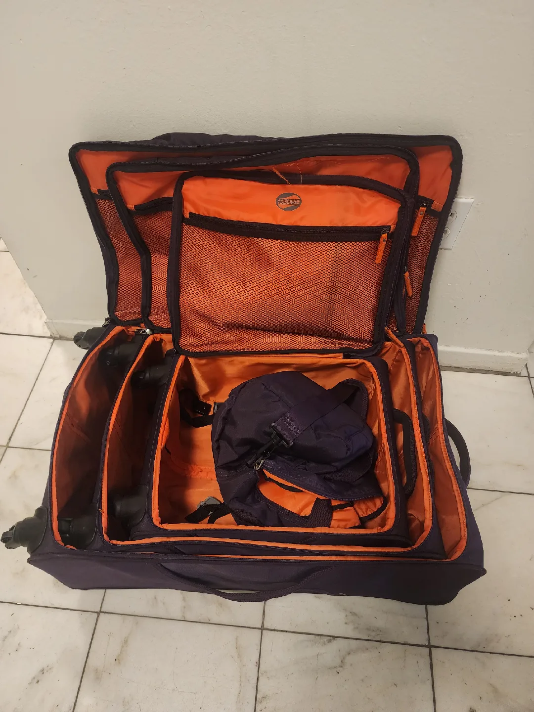 American Tourister Purple Rolling Suitcase image indicator(4)