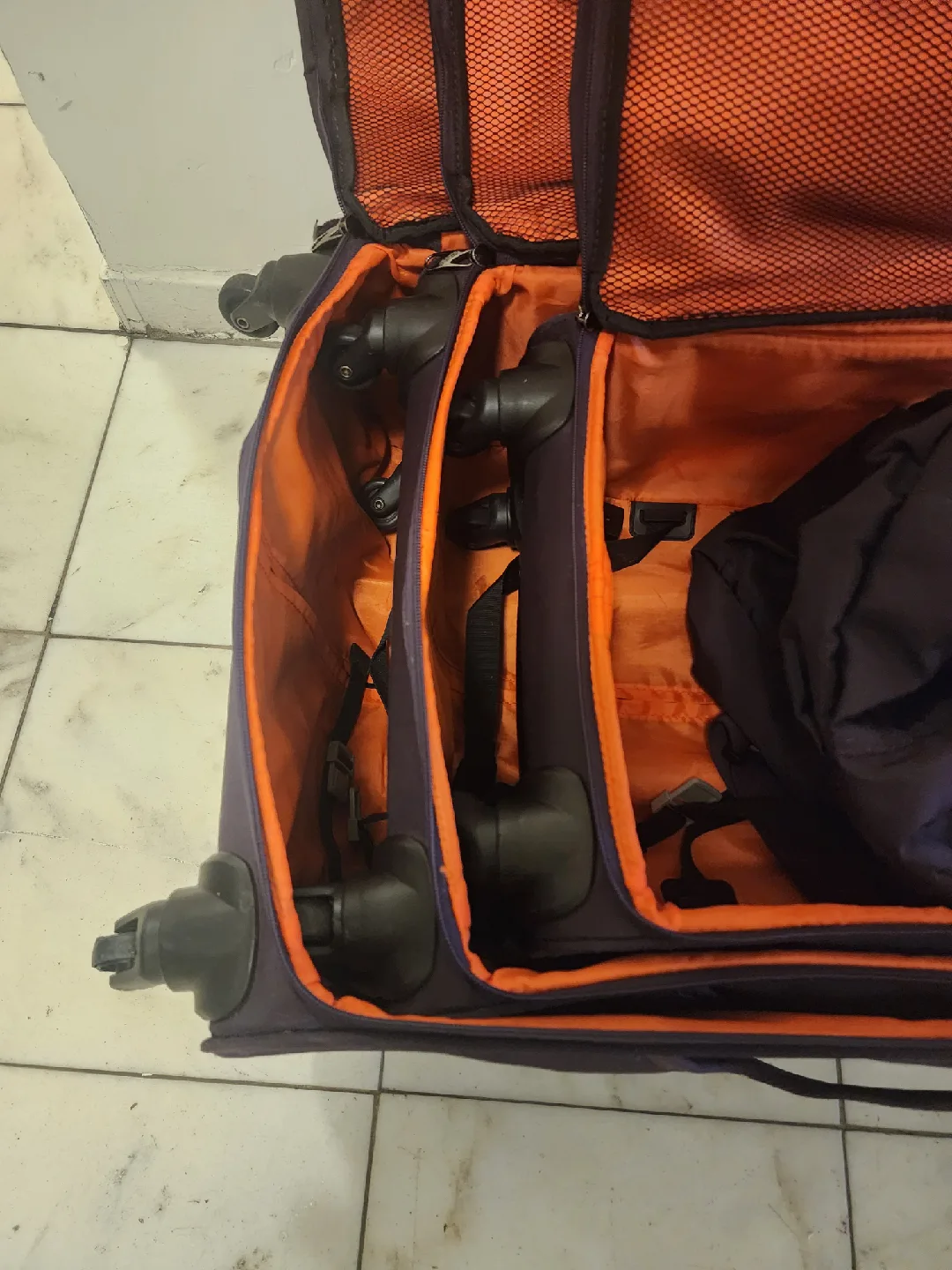 American Tourister Purple Rolling Suitcase image indicator(5)