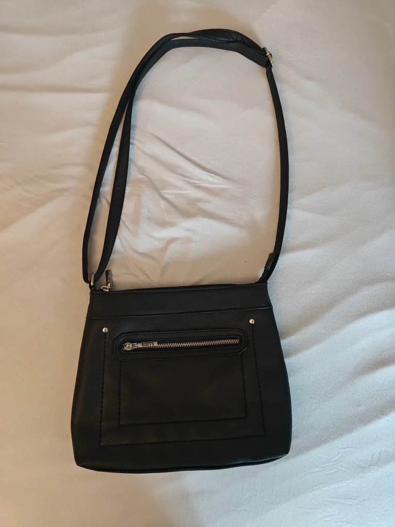 Roots Black Crossbody Bag with Adjustable Straps 💖🧡 image indicator(3)